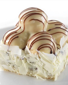 Beyaz Profiterol Pasta