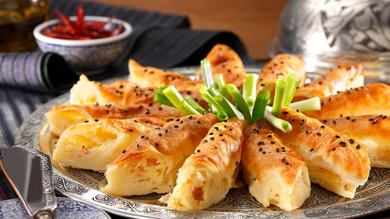 Kol Böreği   (Peynirli,Patatesli,Kıymalı ,Ispanaklı)